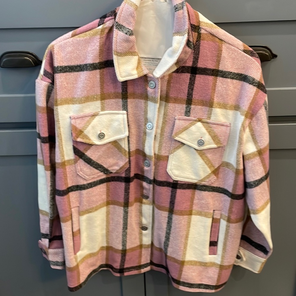 Women’s plaid shacket size medium
